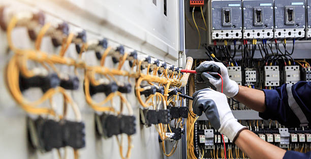 Professional Electrician technician working in Benton, KY